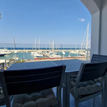 The Belvedere Marina Lací