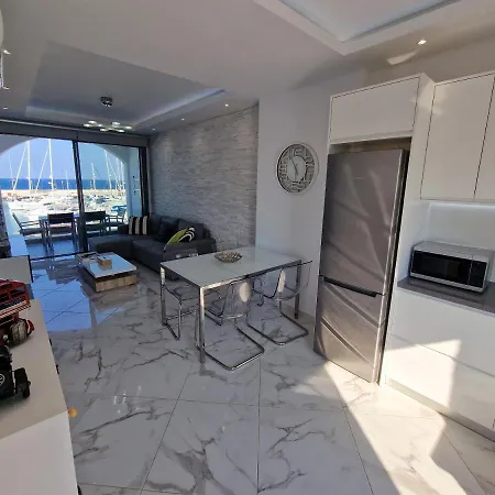 The Belvedere Marina شقة