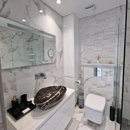 The Belvedere Marina شقة *