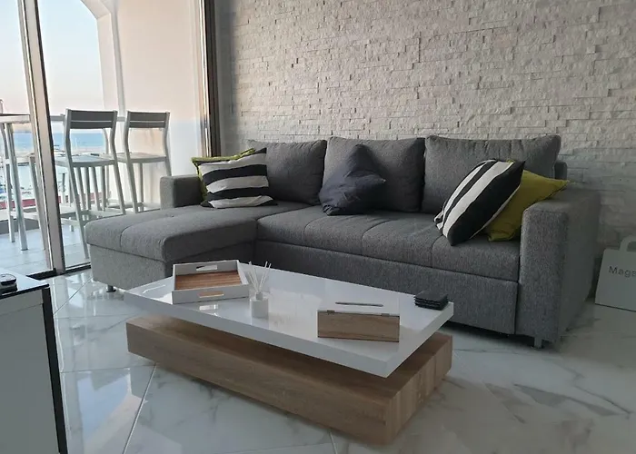 The Belvedere Marina * Lachi